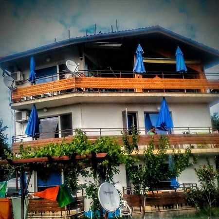 Вила За Гости Бранко И Приятели Rezovo Bagian luar foto